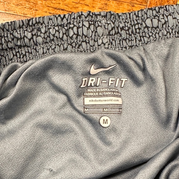 Nike Dri-Fit Running Shorts Women's Black and Gray Size Medium - Picture 2 of 3